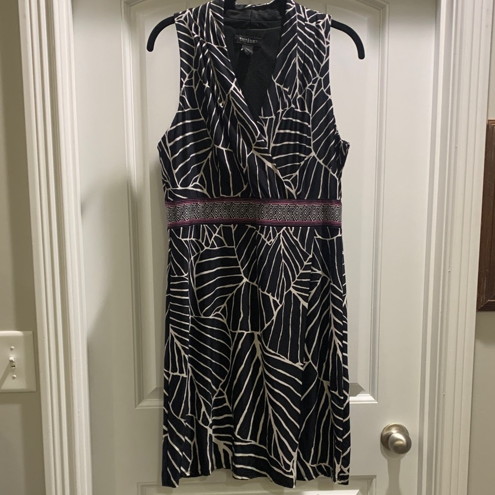 White House Black Market Black and Cream Leaf Print Dress with purple band -MD